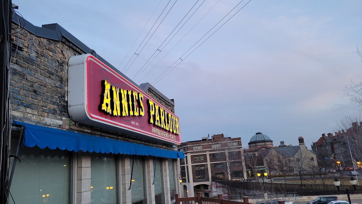 Annie's Parlour-1